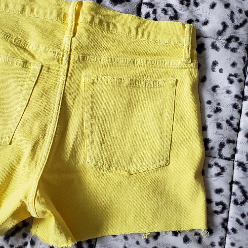 (Tall) NWT Gap Yellow High-Rise Cheeky Shorts